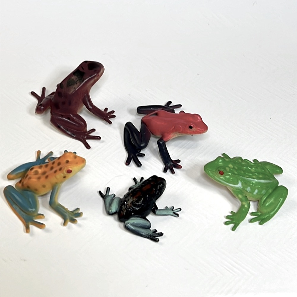 Lot of 5 Frog Plastic Figures 1.5"